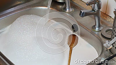 wash soapy clearvista lavare riempiendo lavandino insaponata vatten pfyllning vask tvtta