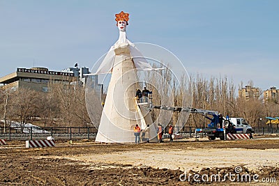 Final installation of a giant Russian Shrovetide doll for Russian national holiday `Shrove` in Volgograd Editorial Stock Photo