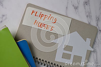 Flipping House text on sticky notes isolated on office desk Stock Photo