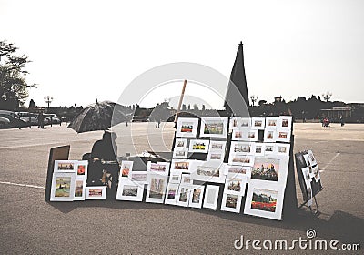 FLORENCE, ITALY - 03/04/16: A street artist draws, Florence, Italy Editorial Stock Photo