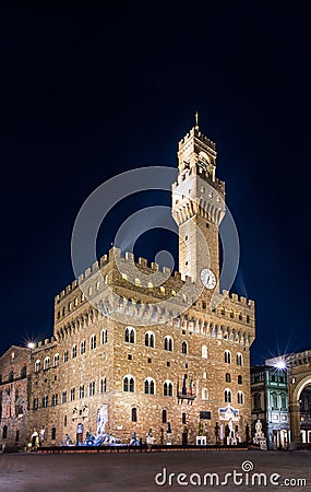 Florence night view of Palazzo Vecchio in Piazza della Signoria Stock Photo