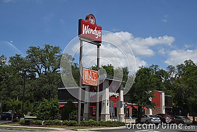 WENDYS CHAIN RESTUARANT IN GAINESVILLE FLORIDA Editorial Stock Photo