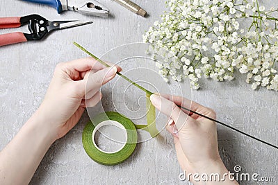 Florist at work. How to make gypsophila paniculata wedding wreath, step by step Stock Photo