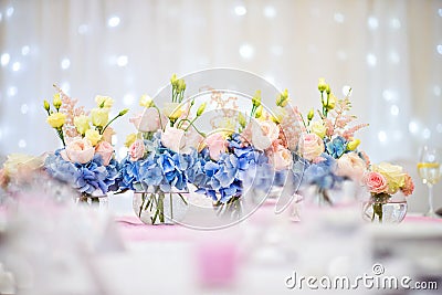 Flower arrangement on wedding table, background for event or party Stock Photo