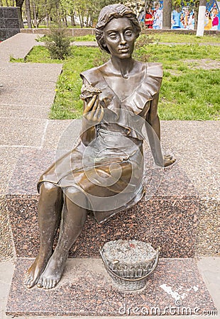 The flower girl. Sculptor D. Lundin Editorial Stock Photo