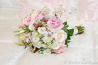 Bouquet of flowers with pink and white roses. Rose Ã— damascena, Rose Desdemona, Rose Lochinvar, lisianthus, eustoma. Stock Photo