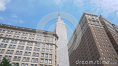 flyttning som 4k skjutas av Empire State Building i New York City lager videofilmer flyttning som 4k skjutas av Empire State Building i New York City lager videofilmer