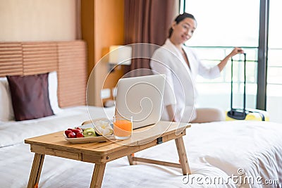 Focus on fruit. An Asian businesswoman Pack your luggage for travel in your hotel room Stock Photo