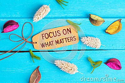 Focus on what matters text on paper tag Stock Photo