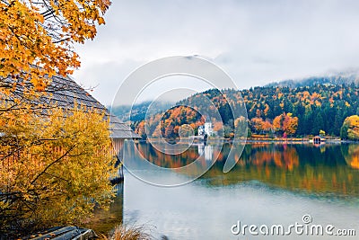 Foggy autumn view of Grundlsee lake. Romantic morning scene of Brauhof village, Styria stare of Austria, Europe. Colorful view of Stock Photo