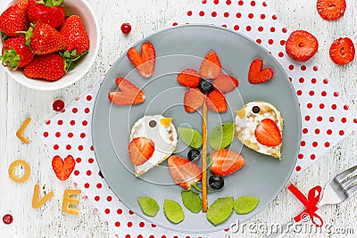 Food art idea for kids - bird pancakes with strawberry kiwi blue Stock Photo