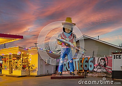 21-foot tall space cowboy Buck Atom outside Buck Atom`s Cosmic Curios on Route 66 in Tulsa, Oklahoma. Editorial Stock Photo