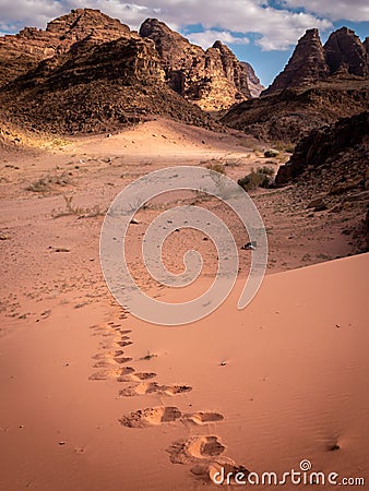 Footsteps walking alone in Wadi Rum desert, Jordan Stock Photo