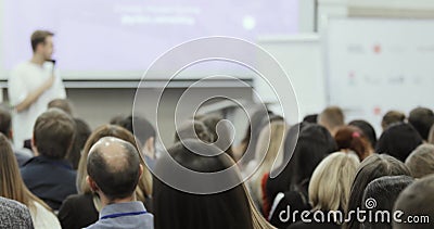 Formação empresarial para empresas em fase de arranque a partir de empreendedores, vista pelo público Formação empresarial para empresas em fase de arranque a partir de empreendedores, vista pelo público