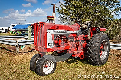 1967 International Harvester Farmall 806 Narrow Front Tractor Editorial Stock Photo