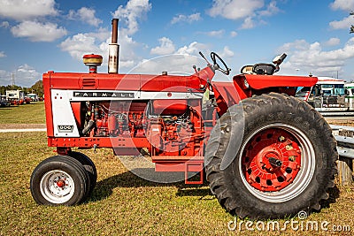 1967 International Harvester Farmall 806 Narrow Front Tractor Editorial Stock Photo