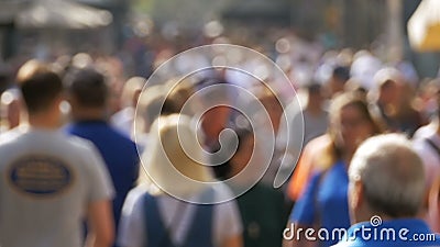 Foule anonyme des personnes marchant sur la rue de ville dans une tache floue Mouvement lent clips vidéos Foule anonyme des personnes marchant sur la rue de ville dans une tache floue Mouvement lent clips vidéos