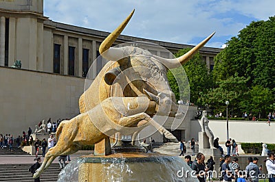 The fountain de Varsovie on Trocadero, close up view Editorial Stock Photo