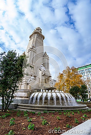 Fountain of the Plaza de EspaÃ±a in Madrid with the monument to Miguel de Cervantes. Bronze figures of Don Quixote de la Mancha Editorial Stock Photo