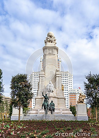 Fountain of the Plaza de EspaÃ±a in Madrid with the monument to Miguel de Cervantes. Bronze figures of Don Quixote de la Mancha Editorial Stock Photo