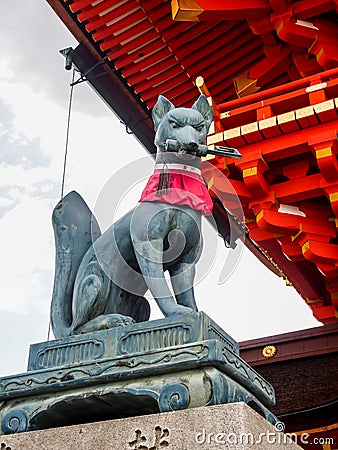 Fox statue at the Fushimi-Inari shrine 1 Stock Photo