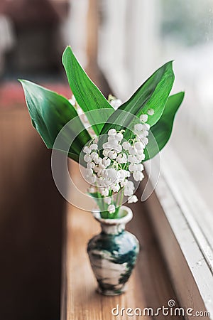 Lilies of the valley in a vase. Ð›Ð°Ð½Ð´Ñ‹ÑˆÐ¸ Ð² Ð²Ð°Ð·Ðµ Stock Photo