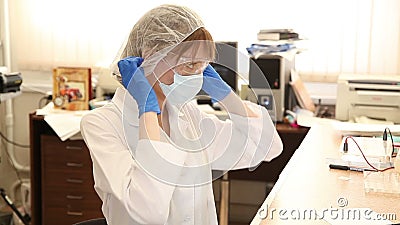 Frauenwissenschaftler im Labor stock video Frauenwissenschaftler im Labor stock video