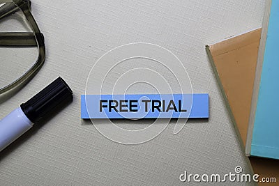 Free Trial text on sticky notes isolated on office desk Stock Photo