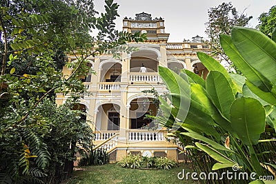 french colonial mansion building exterior in chhlong near kratie in cambodia Stock Photo