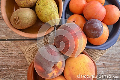 FRESCH FRUIT FOOD ON WOODEN TABLE PEACH KIWI PEAR Stock Photo