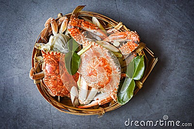 Fresh seafood crab on wooden Steamed cooking food in the restaurant, Blue Swimming Crab ocean gourmet with herb and spices, top Stock Photo