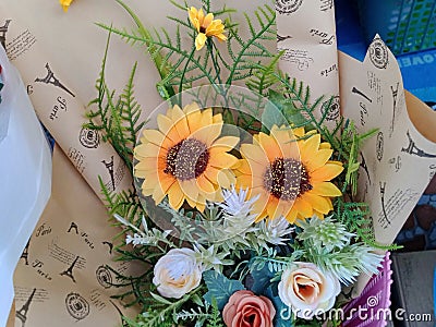 fresh yellow sunflowers Organize beautiful decorations for various important days, Valentine, love, romance, buildings Stock Photo