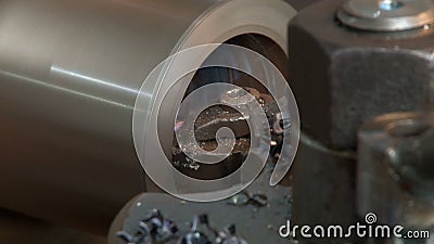 Frezarka metalowa. produkuje metalowe szczegóły w fabryce. obrabiarki do obróbki metalu. zdjęcie wideo Frezarka metalowa. produkuje metalowe szczegóły w fabryce. obrabiarki do obróbki metalu. zdjęcie wideo