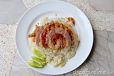 Fried chicken on steamed rice dressing sweet chili sauce on dish Stock Photo
