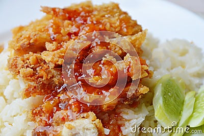 Fried chicken on steamed rice dressing sweet chili sauce on dish Stock Photo