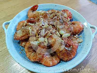 Fried shrimp with garlic and pepper, fresh seafood, sweet taste of shrimp meat, onion, garlic and pepper Stock Photo