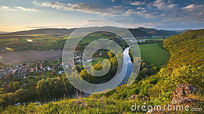 Frühlings-Slowakei-Panoramalandschaft mit Fluss Hron, Zeitspanne stock footage Frühlings-Slowakei-Panoramalandschaft mit Fluss Hron, Zeitspanne stock footage