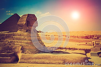 The full profile of the Great Sphinx with the pyramid in the background in Giza. Stock Photo