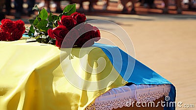 Funerary urn with ashes of dead and flowers at funeral. Burial urn decorated with flowers and people mourning in Stock Photo