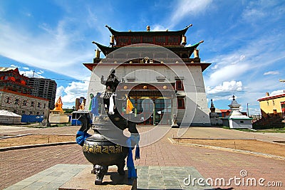 The Gandantegchinlen Monastery is a Tibetan-style Buddhist monastery in the Mongolian capital of Ulaanbaatar, Mongolia Stock Photo