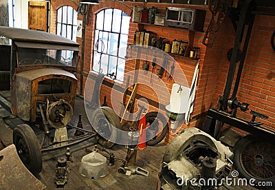 Garage De Vintage à L'intérieur Photo stock - Image: 70132520