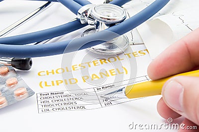 General practitioner checks cholesterol levels in patient test results on blood lipids. Statin pills, stethoscope, cholesterol tes Stock Photo