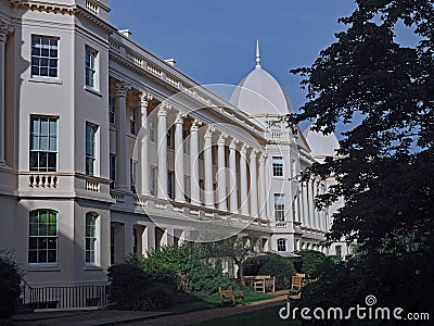 Georgian townhouse mansions surrounding Regent`s Park Stock Photo