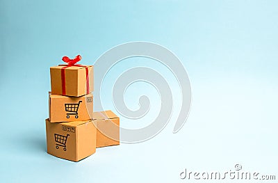 A gift box on a pile of boxes. The concept of finding the perfect gift. Limited offer Buy a gift on time. Sale, big discounts Stock Photo