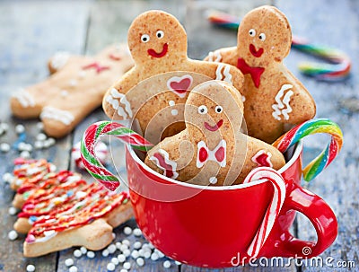 Gingerbread man cookies in red cup, Christmas holiday baking background Stock Photo