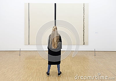 Girl in front of painting by barnett newman in museum Stock Photo