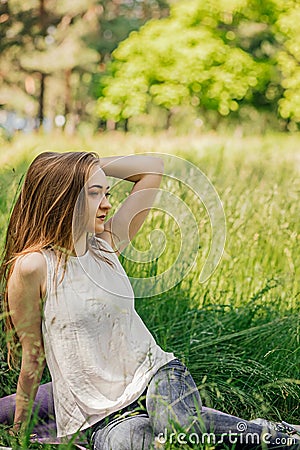 girl is sitting on resting from work. freelance. selfeducation. the concept of remote learning and outdoor work. Stock Photo