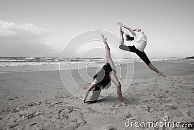 https://thumbs.dreamstime.com/x/girls-dancing-beach-14129978.jpg