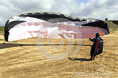 The glider pilot prepares for flight on a paraplan Editorial Stock Photo