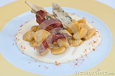 Gnocchi with pumpkin and peanut butter and crispy bacon Stock Photo